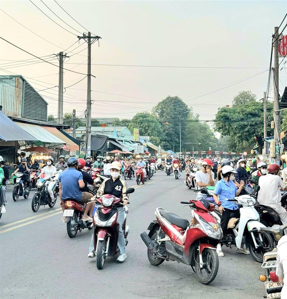 Bán lô góc hai mặt tiền kinh doanh  vị trí đẹp, giá đầu tư