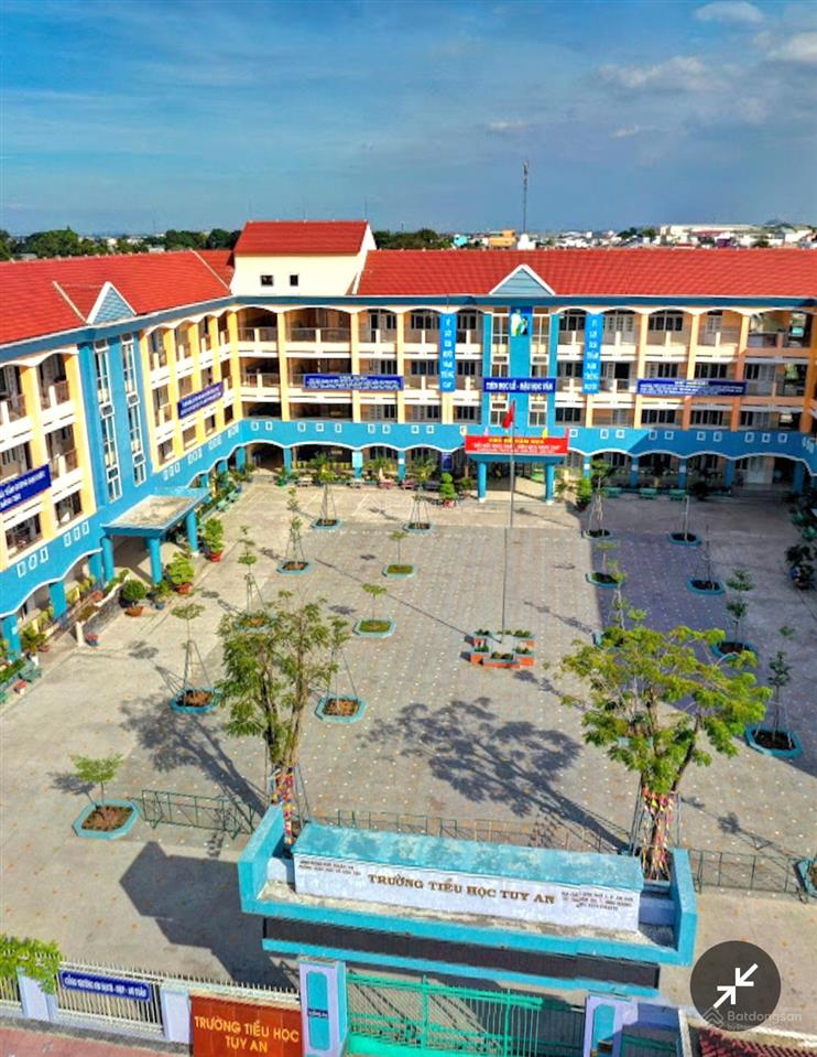 Bán nhà 2 lầu đường chợ d11 trong kdc vsip1 giá tốt.