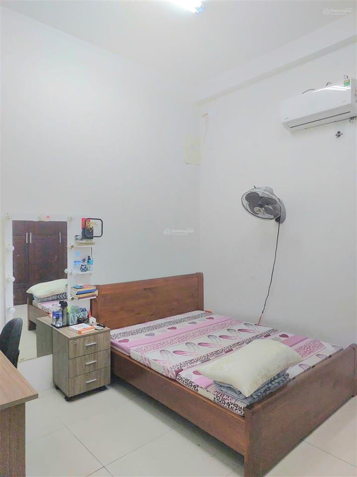 Bán nhà 2 lầu đường chợ d11 trong kdc vsip1 giá tốt.