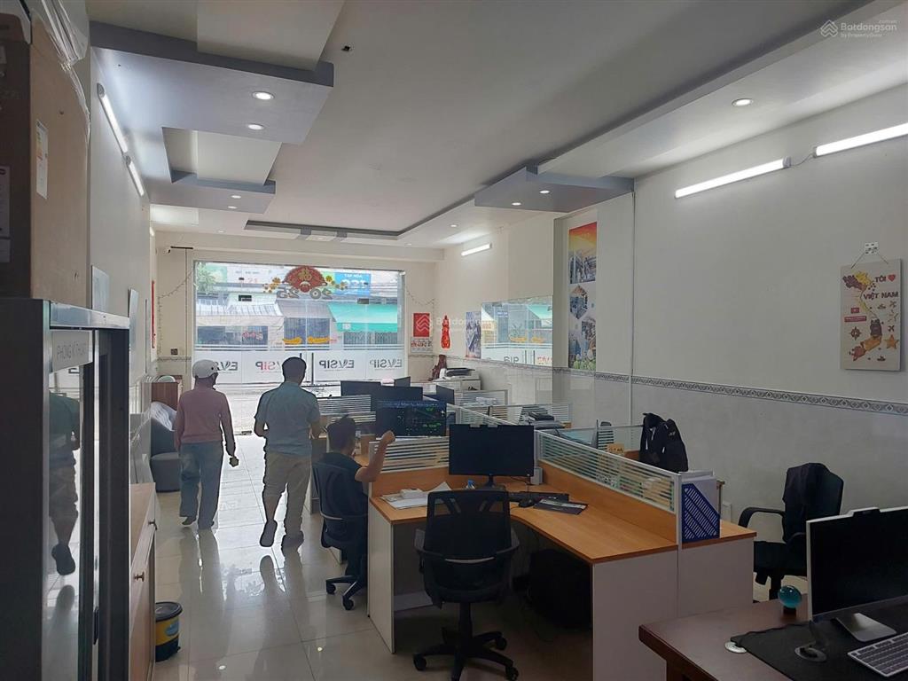 Bán nhà 2 lầu đường chợ d11 trong kdc vsip1 giá tốt.