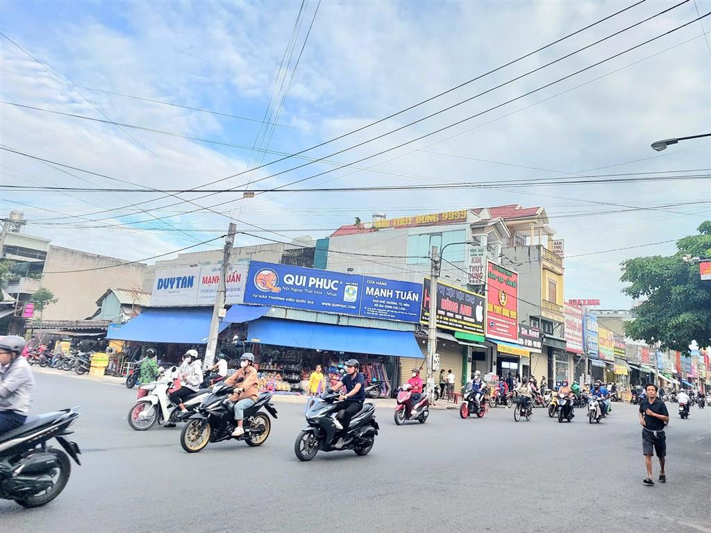 Bán nhà mặt tiền chợ kinh doanh giá tốt trong khu