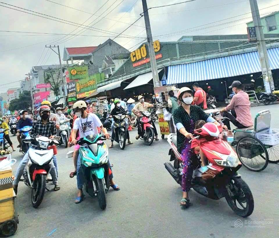 Bán nhà mặt tiền chợ kinh doanh giá tốt trong khu