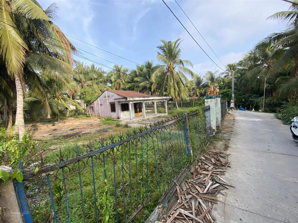 Bán nhà cấp 4 và đất 30x30m (shcc), góc 2 mặt tiền đường đan ô tô