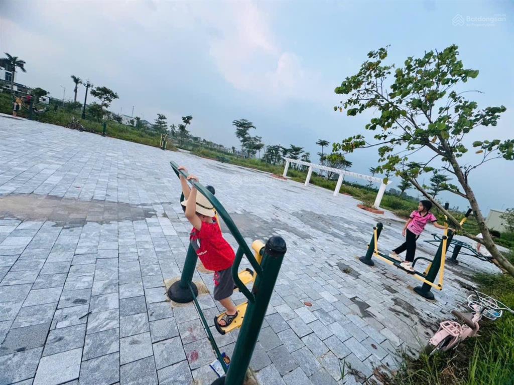 Bán đầu ve đường đôi sát trung tâm thương mại tại mbqh 520 đồng nhưng giá chỉ 2,58 tỷ