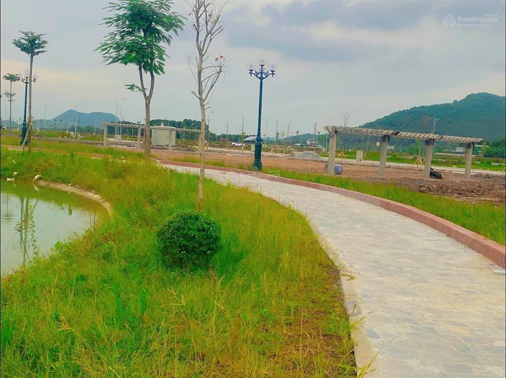 Bán đầu ve đường đôi sát trung tâm thương mại tại mbqh 520 đồng nhưng giá chỉ 2,58 tỷ