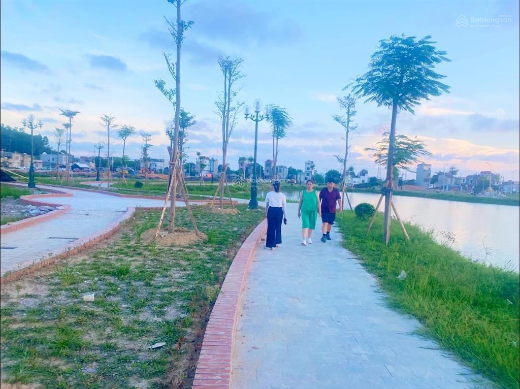 Bán đầu ve đường đôi sát trung tâm thương mại tại mbqh 520 đồng nhưng giá chỉ 2,58 tỷ