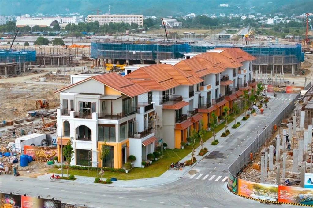 Shophouse 5 tầng kinh doanh d1551  đương rộng 27m  trục đường chính vip nhất dự án sun group