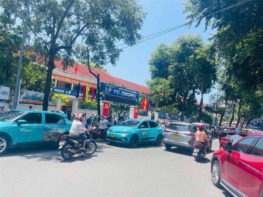 Bán nhà cách biển 200m, đường rộng 16m, cạnh trung tâm thương mại gold coast và nha trang center