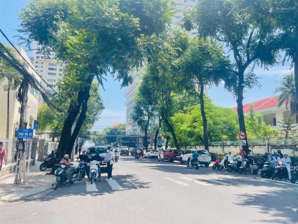 Bán nhà cách biển 200m, đường rộng 16m, cạnh trung tâm thương mại gold coast và nha trang center