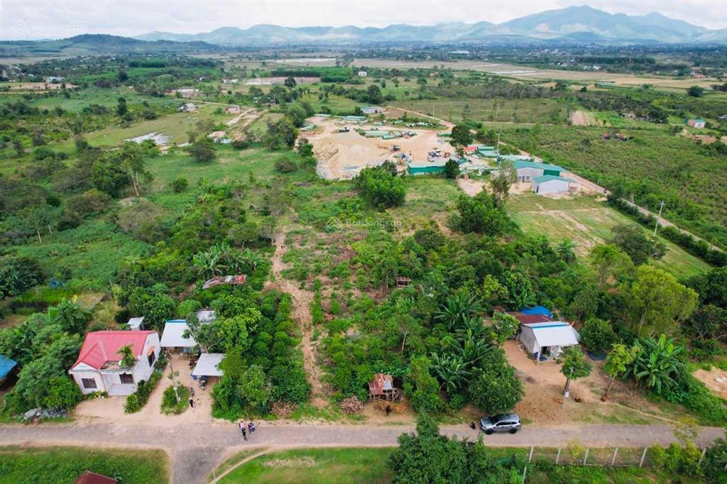 Giảm giá sâu, tôi chính chủ cần bán lô đất 5x60m mặt tiền đường nhựa khu bàn cờ huyện ea kar