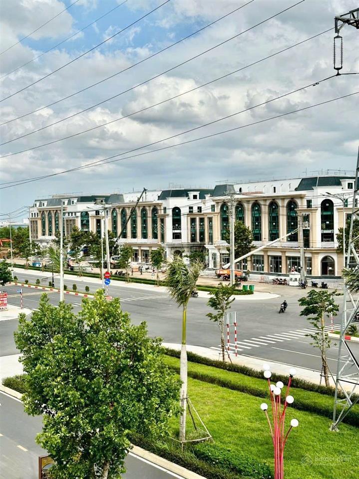 Hàng ngợp t&t thái sơn. 100m2 cần bán nhanh. không cống tụ