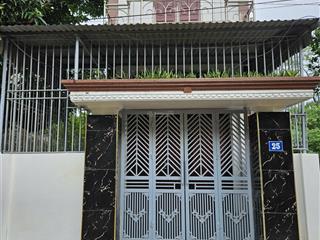 Chính chủ bán nhà 3 tầng cách đường 420 chỉ 50m, chỉ 5p di chuyển đến fpt, đhqg hòa lạc