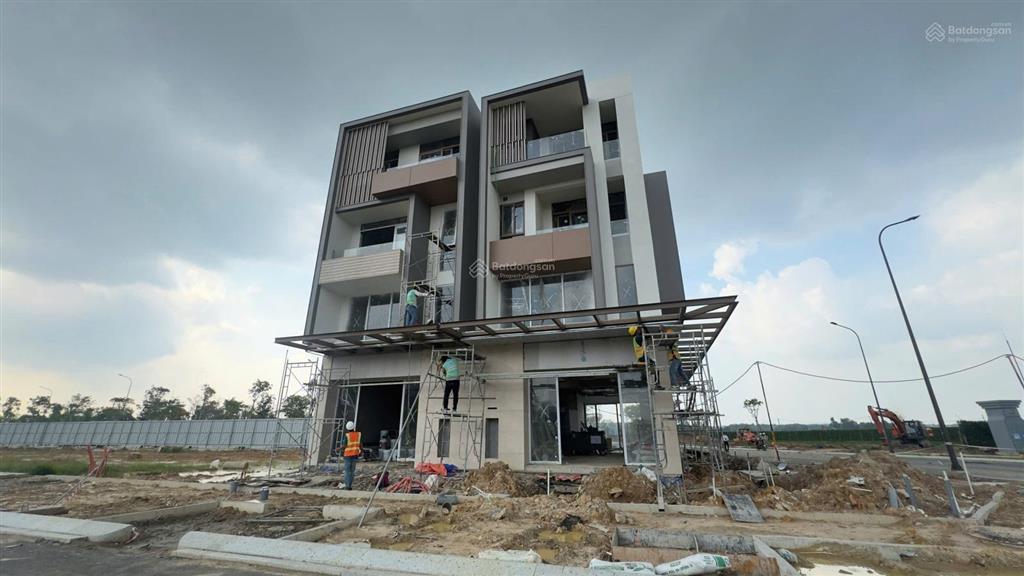 Nhà phố 3 tầng one era mặt tiền ql13  chỉ từ ~1 tỷ nhận nhà, ls 0% 24 tháng, ck đến 14%