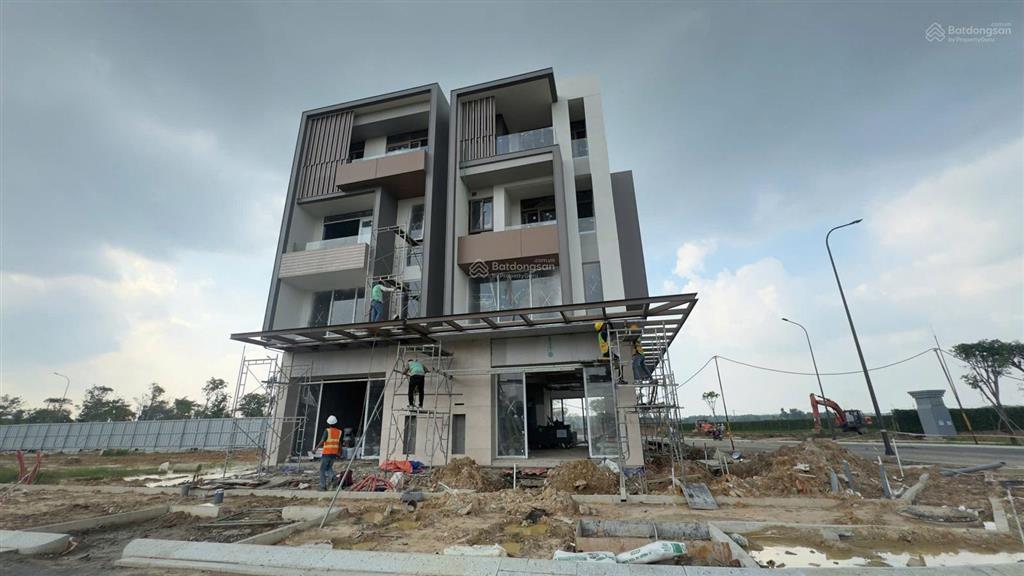 Nhà phố 3 tầng one era mặt tiền ql13  chỉ từ ~1 tỷ nhận nhà, ls 0% 24 tháng, ck đến 14%