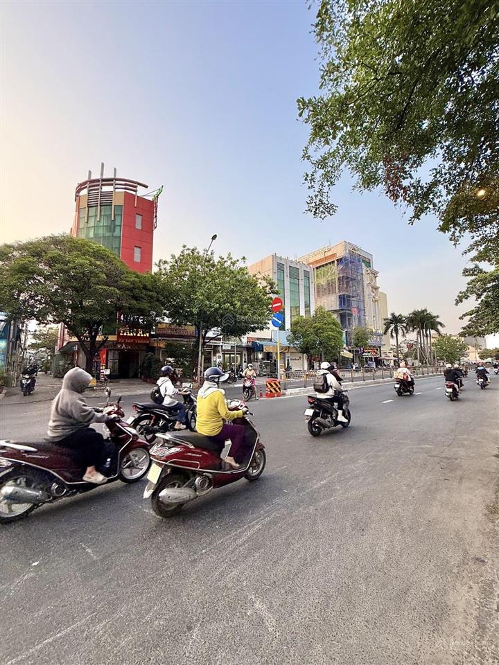 Nhà ngộp 5 tầng có thang máy, hxh sát mt tây thạnh, có hầm để ô tô, dt 80m2 (4x20m) 6pn. chỉ 10 tỷ