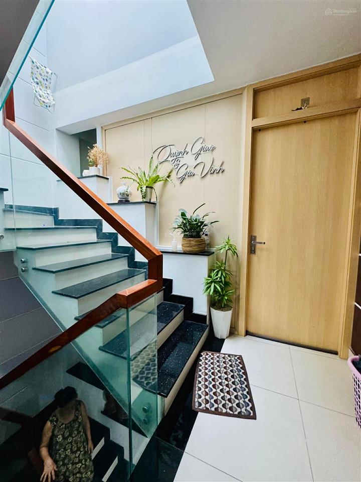 Nhà ngộp 5 tầng có thang máy, hxh sát mt tây thạnh, có hầm để ô tô, dt 80m2 (4x20m) 6pn. chỉ 10 tỷ