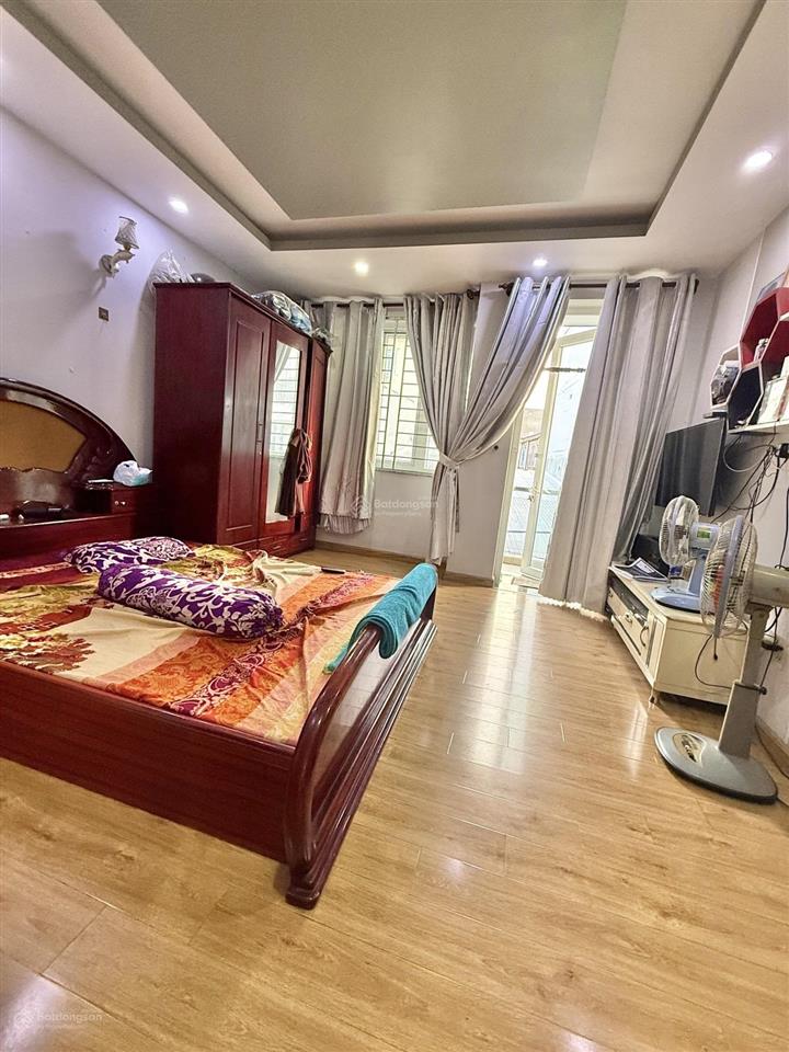 Nhà ngộp 5 tầng có thang máy, hxh sát mt tây thạnh, có hầm để ô tô, dt 80m2 (4x20m) 6pn. chỉ 10 tỷ