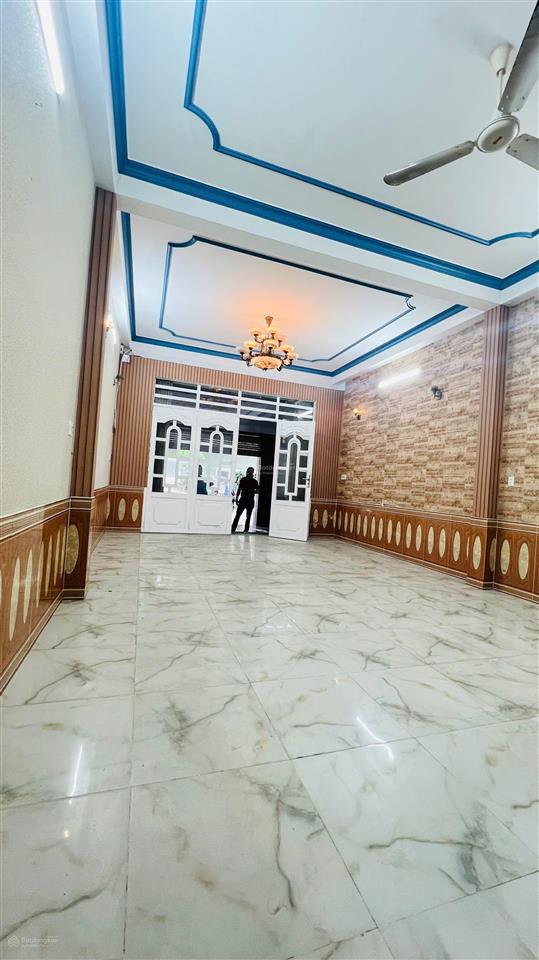Cho thuê nhà 100m2 (5x20m) 4 tầng dtsd 400m2 làm văn phòng công ty, mtnb đường s1. chỉ 28tr tl