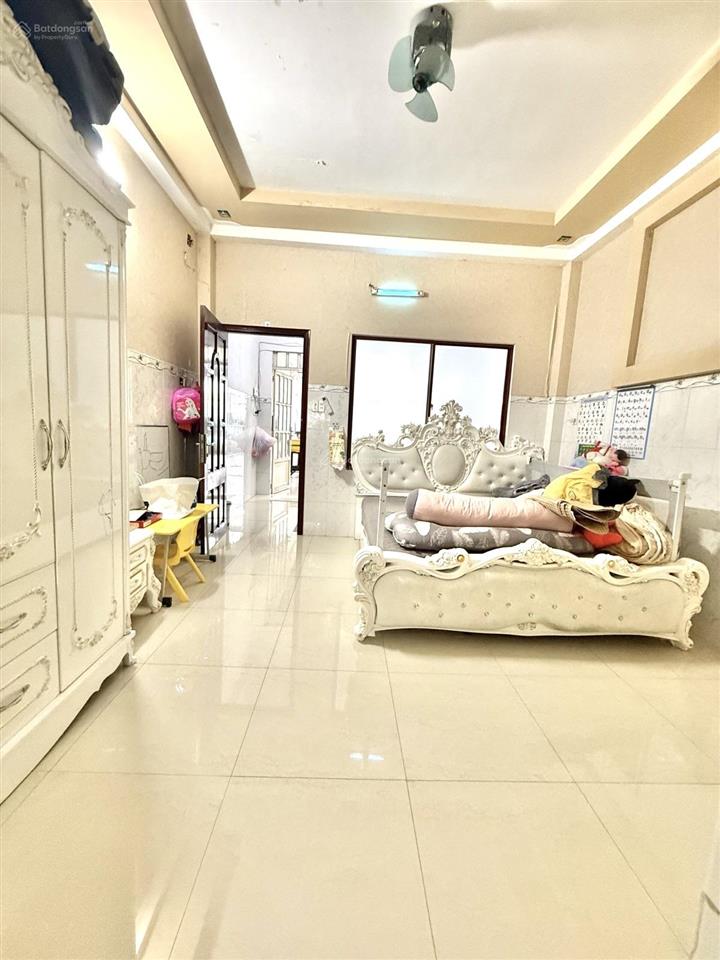 Nhà 3 tầng hxh hoà bình, dt 82m2 (4.1x20m) 4pn 4wc. chỉ 8 tỷ