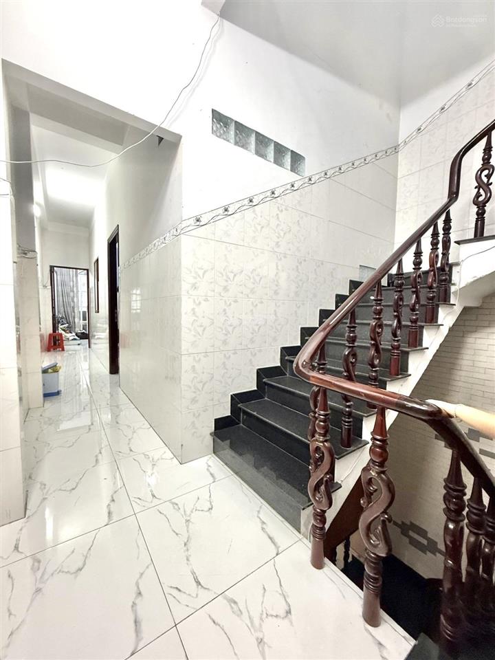 Nhà 3 tầng hxh hoà bình, dt 82m2 (4.1x20m) 4pn 4wc. chỉ 8 tỷ