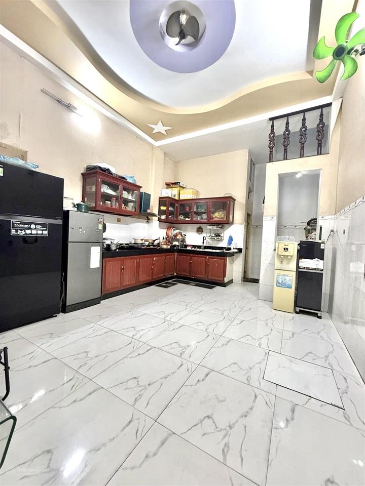 Nhà 3 tầng hxh hoà bình, dt 82m2 (4.1x20m) 4pn 4wc. chỉ 8 tỷ