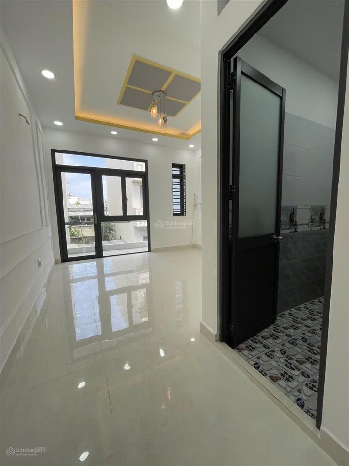 Nhà ngộp hẻm nhựa 6m nguyễn hữu tiến, dt 70m2 (ngang 5 dài 15m) 4 tầng 4pn. chỉ 9 tỷ còn tl