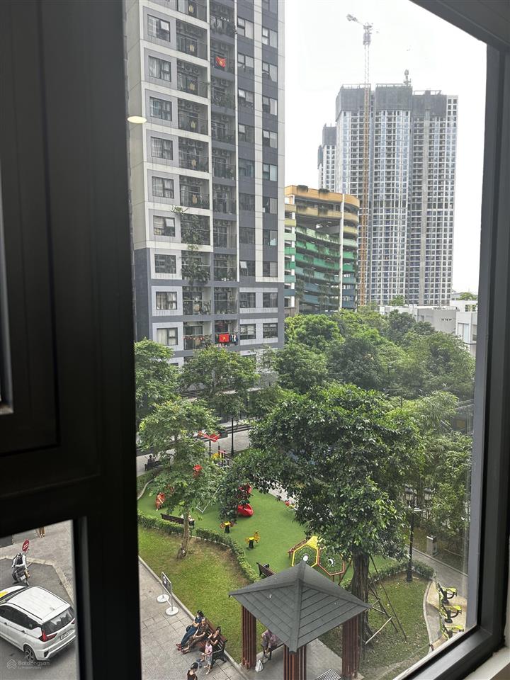 Bán căn góc 2pn+, 5.3 tỷ full nội thất 64m2 tòa i4 vinhomes smart city, sẵn sổ đỏ, có hỗ trợ vay