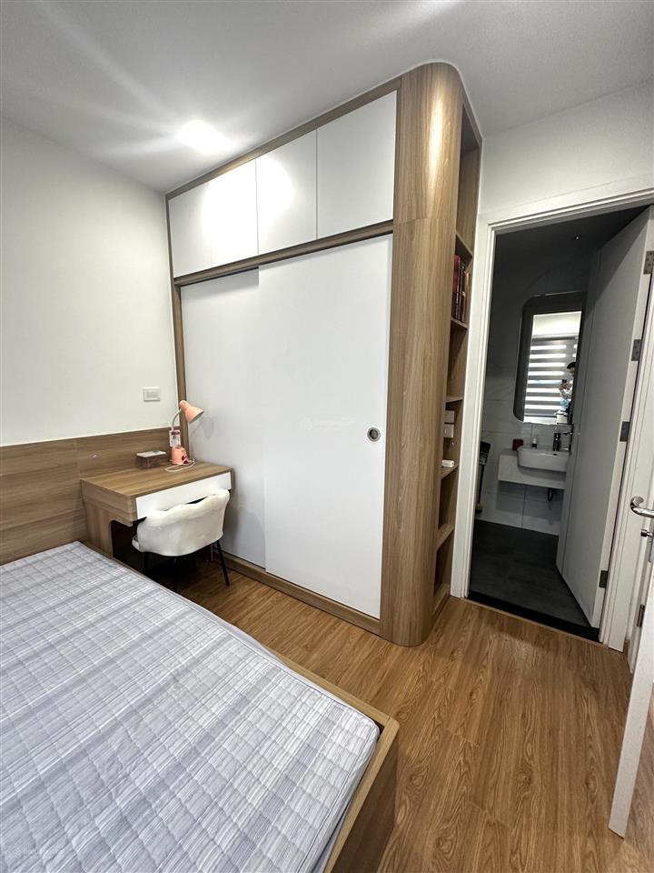 Bán căn góc 2pn+, 5.3 tỷ full nội thất 64m2 tòa i4 vinhomes smart city, sẵn sổ đỏ, có hỗ trợ vay
