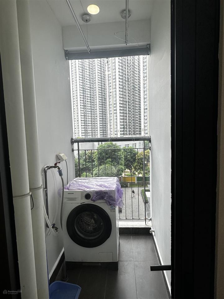 Bán căn góc 2pn+, 5.3 tỷ full nội thất 64m2 tòa i4 vinhomes smart city, sẵn sổ đỏ, có hỗ trợ vay