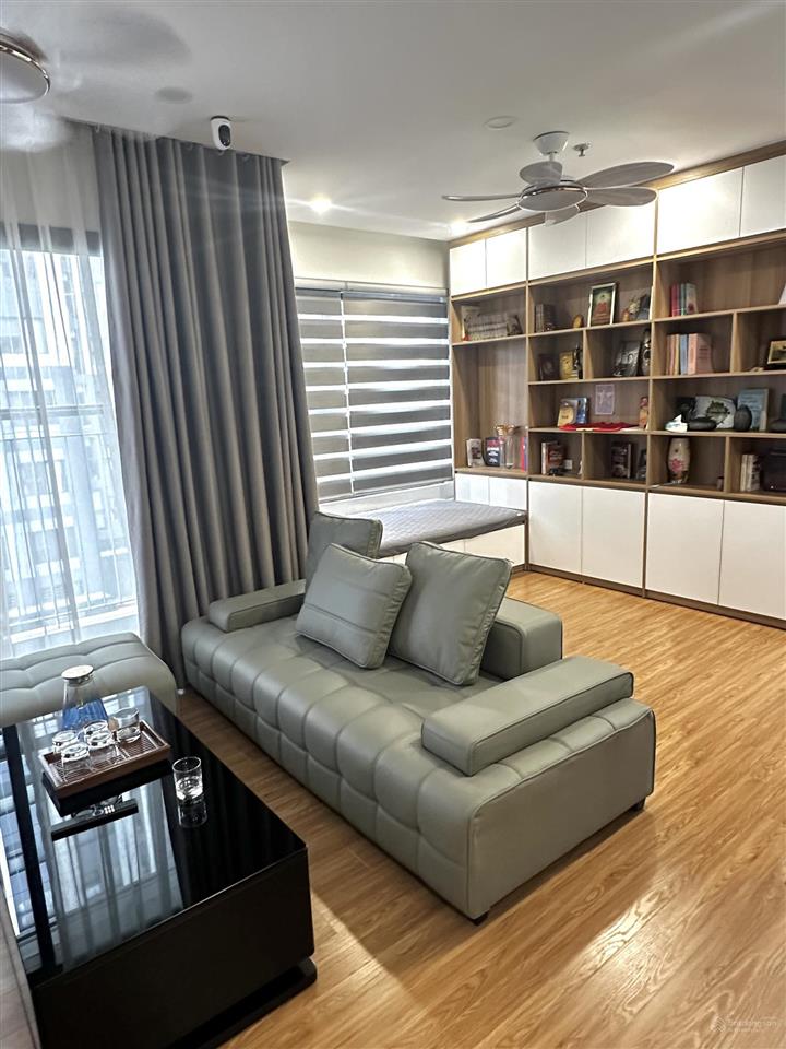 Bán căn góc 2pn+, 5.3 tỷ full nội thất 64m2 tòa i4 vinhomes smart city, sẵn sổ đỏ, có hỗ trợ vay