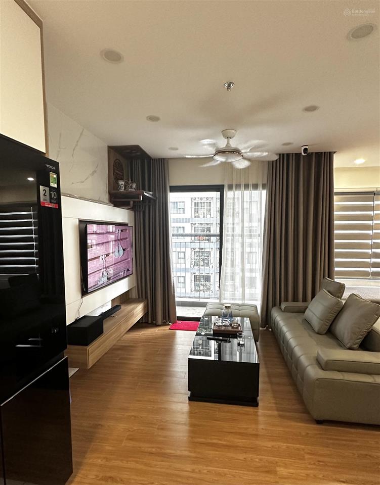 Bán căn góc 2pn+, 5.3 tỷ full nội thất 64m2 tòa i4 vinhomes smart city, sẵn sổ đỏ, có hỗ trợ vay