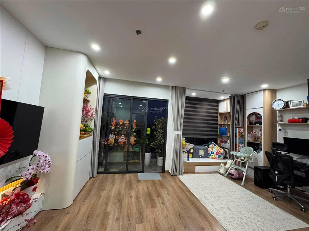 Siêu rẻ bán 2pn + view hồ chỉ 4.9 tỷ, 64m2 toà i2 imperia, full đồ đẹp