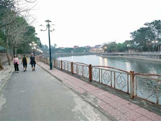 Bán gấp lô đất đẹp TDP Đông Hưng, Đồng Tâm DT90,1m MT7,8m sát hồ điều hoà sẵn sổ 2,05 tỷ 0988296228