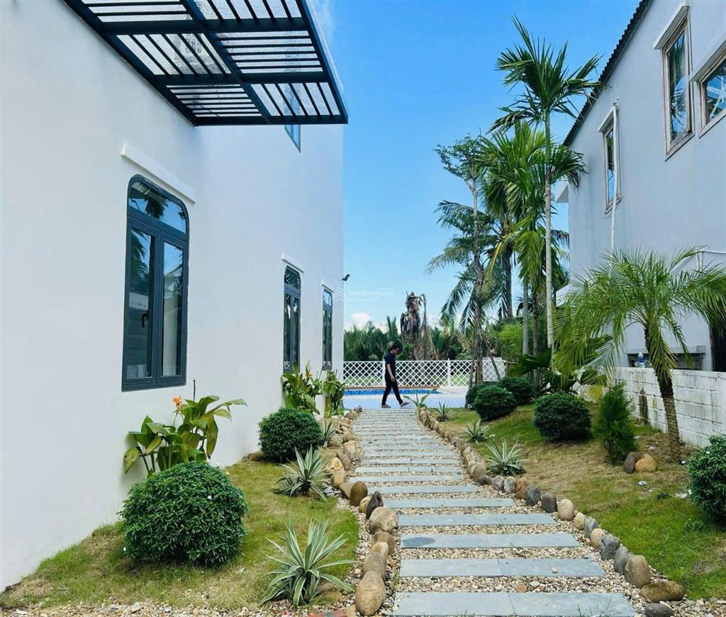 Nhà 2 tầng mặt tiền dx 018, hội an, dt 351m2 ngang 10m 3pn 3wc, hồ bơi, dòng tiền 25tr/tháng