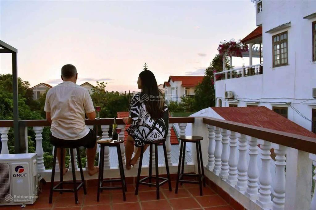 Mua 1 lần tiền về mỗi ngày villa chế lan viên khách vào kín lịch, chủ chỉ việc đếm tiền