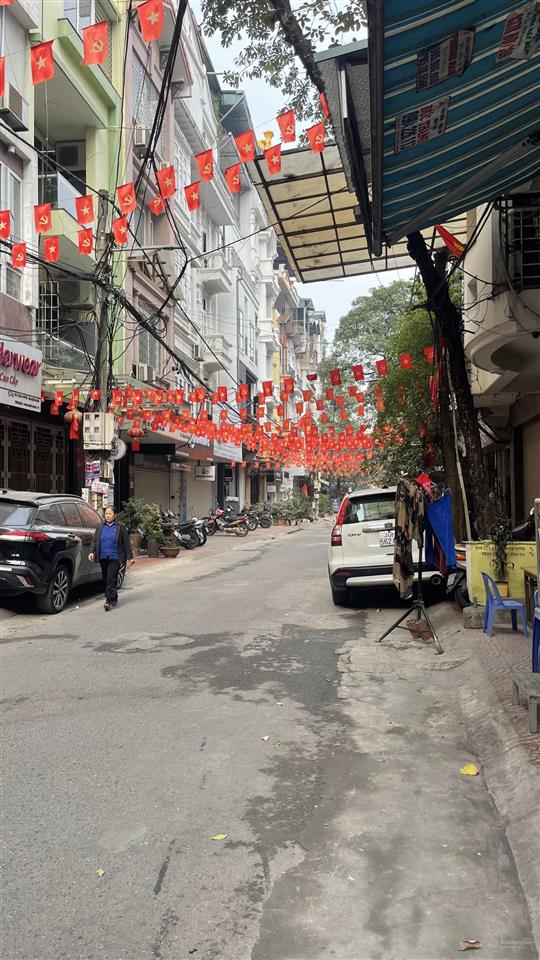 Bán gấp 60m2 đường láng  đống đa, vị trí đẹp, full nội thất, ô tô tránh, gần đh vh nghệ thuật qđ