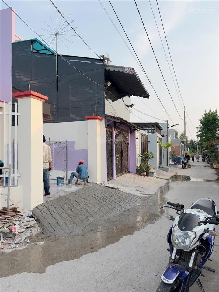 Nhà cấp 4 (góc 2mt) gần chợ gò đen  cặp ranh tp hcm  ko quy hoạch