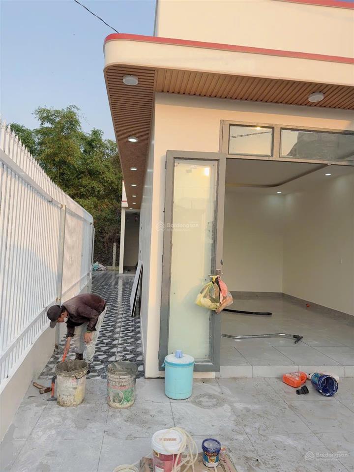 Nhà cấp 4 (góc 2mt) gần chợ gò đen  cặp ranh tp hcm  ko quy hoạch