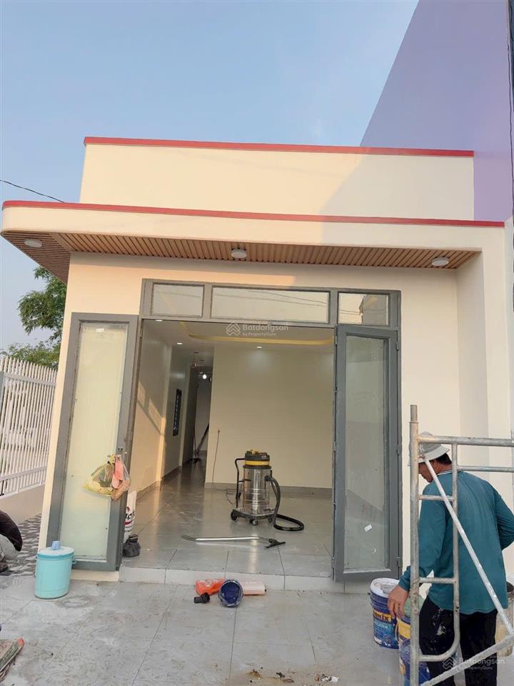 Nhà cấp 4 (góc 2mt) gần chợ gò đen  cặp ranh tp hcm  ko quy hoạch