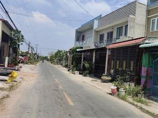 6,5 x 28m  mt đường nhựa 8m, thông ra ql1a, đt 835  cặp ranh bình chánh