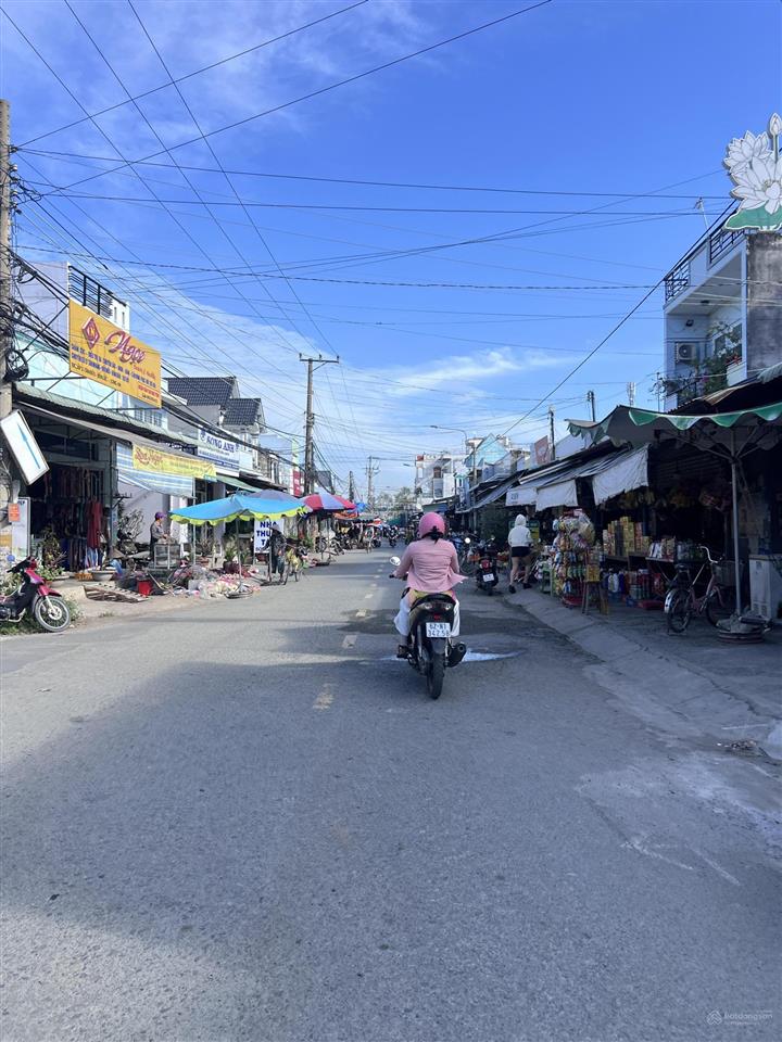 Mặt tiền kinh doanh sát bên chợ tân bửu cách bình chánh chỉ 4km