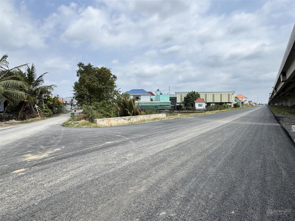 6,68 x 27m (full thổ)  đường đá xanh xe tải  giáp ranh bình chánh. (ko mồ mã, ko bị qh)