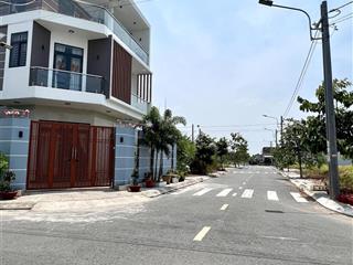 Trục chính (nền đẹp ko vướn)  cách tt bến lức chỉ 800m  ngay chợ, kcn thuận đạo