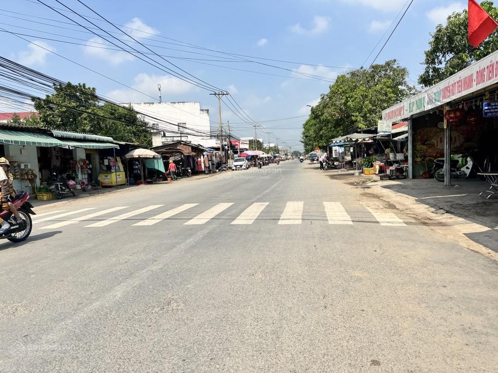 Full thổ  mặt tiền đường nhựa 8m  gần unbd, chợ