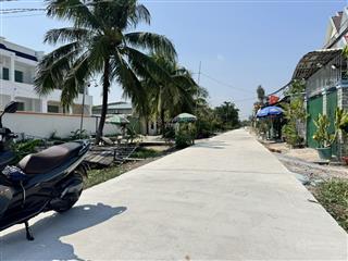 6,75m x 23m  đường xe 16 chỗ  cặp ranh bình chánh. (đất sổ riêng, không mồ mả)