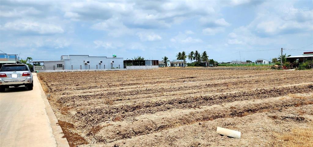 21,5x46  sát vách tp gò công  cách tl873 chỉ 70m  đất sạch, ko bị quy hoạch