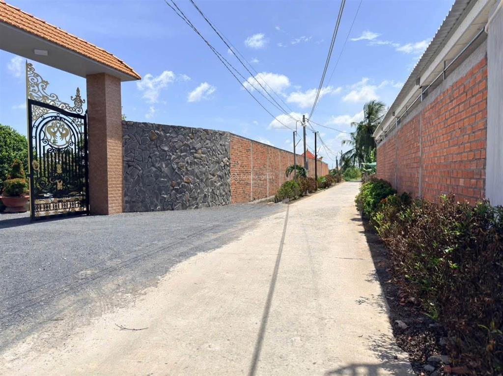 Cần bán miếng vườn 572m2 (có sẵn 150m2 đất thổ)  đường ô tô  không quy hoạch