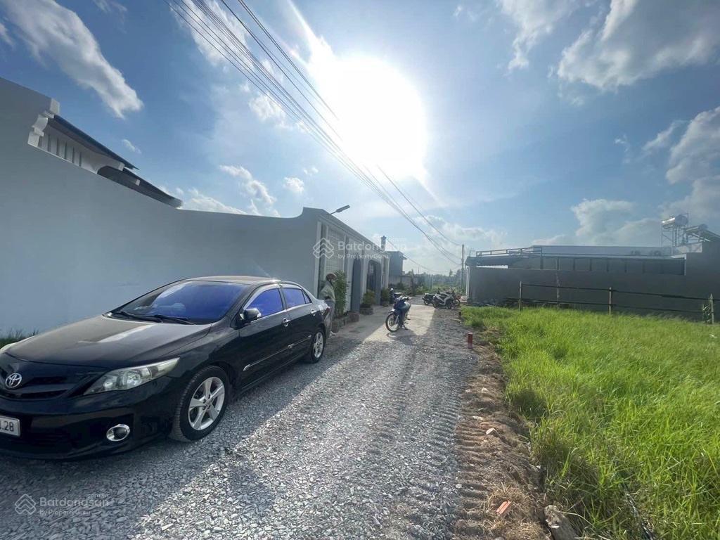 8,62 x 17m (góc 2 mặt tiền)  đường oto  ko quy hoạch, ko mồ mả