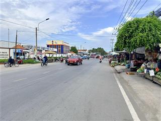 Góc 2 mặt tiền đường nhựa  gần khu hành chính xã, trường học  sổ riêng, ko quy hoạch