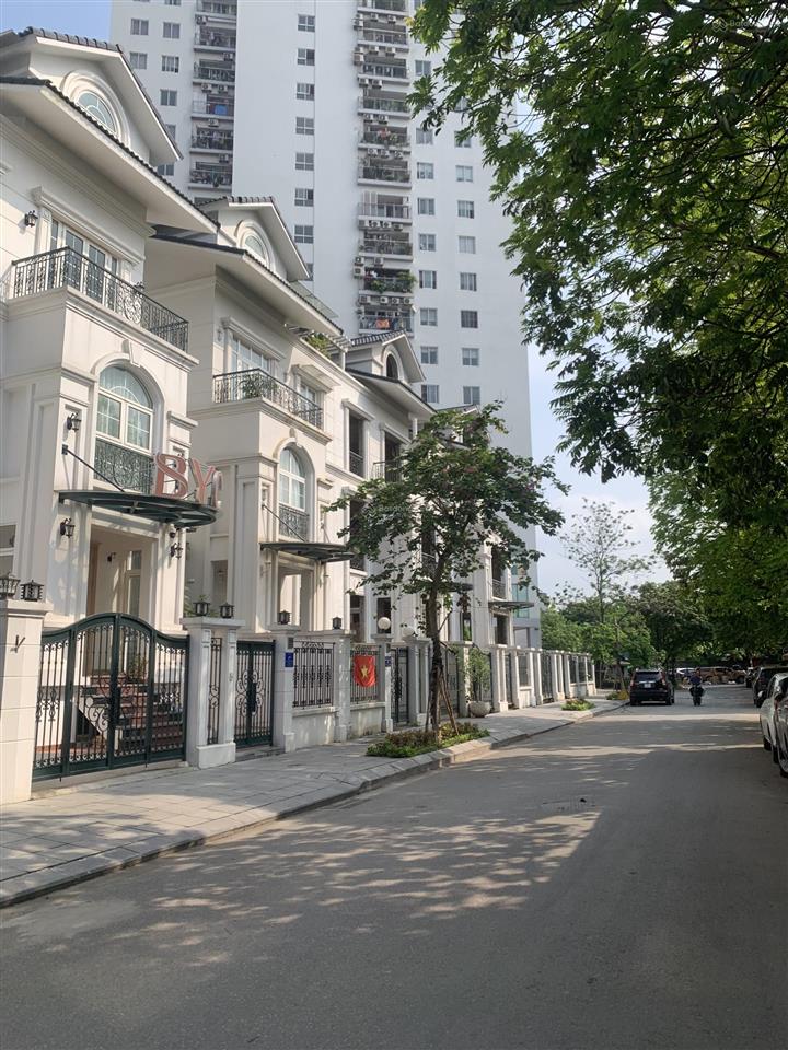 Chính chủ bán biệt thự tây hồ 140 m2, mặt tiền 8.5m, 5 tầng, giá chào 69.9 tỷ